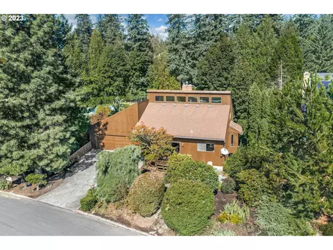 3809 SW 52nd Pl, Portland, OR 97221