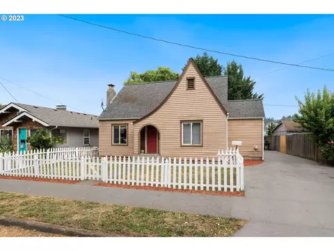 206 S 8th Ave, Kelso, WA 98626