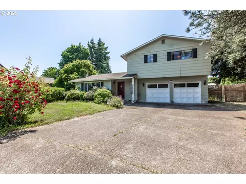 611 Rayner Ave, Springfield, OR 97477