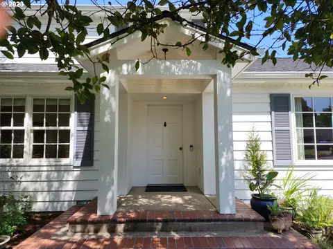 5215 SE Sierra Vista Dr, Milwaukie, OR 97267