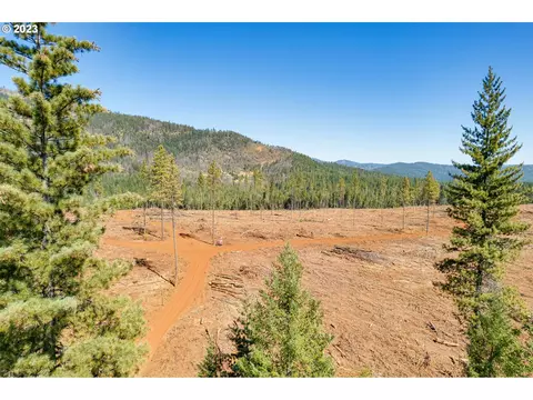 W Pickett Creek Rd, Grants Pass, OR 97527