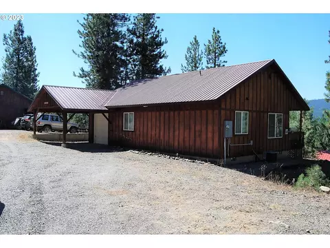 910 NE Badger St, Sumpter, OR 97877