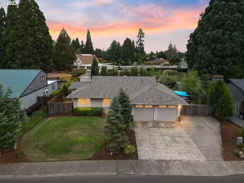 962 NE 6th Dr, Hillsboro, OR 97124
