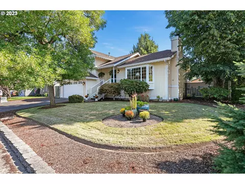 889 S 45th Pl, Springfield, OR 97478