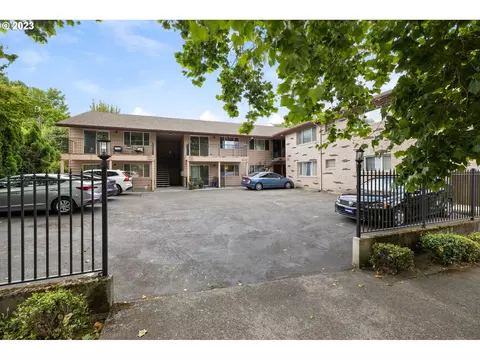 2038 NE Clackamas St, Portland, OR 97232
