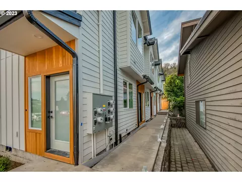5721 S Kelly Ave, Portland, OR 97239
