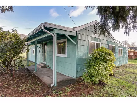 145 W D St, Springfield, OR 97477