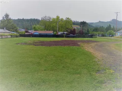 910 E Central Ave, Sutherlin, OR 97479