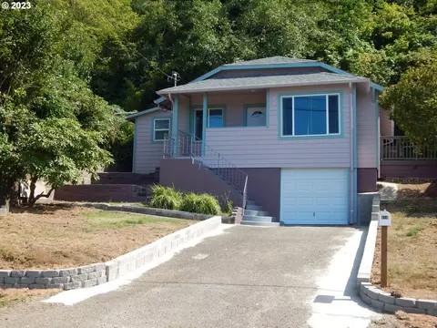 414 Elm Ave, Reedsport, OR 97467