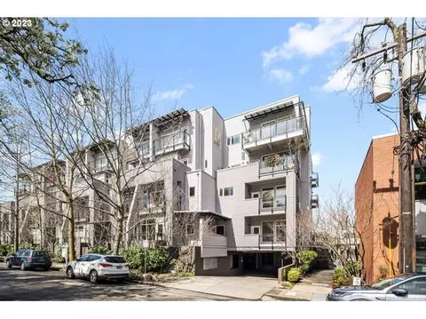 2327 NW Northrup St #20, Portland, OR 97210