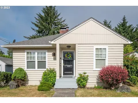 1112 Winsor Ave, North Bend, OR 97459