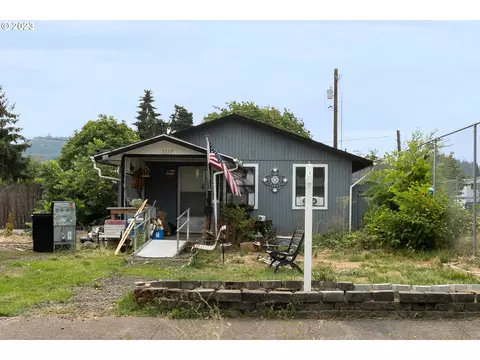 1111 D St, Springfield, OR 97477