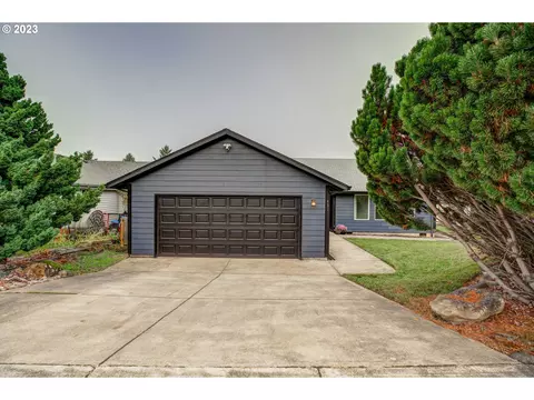 431 SE Mountain View Rd, Estacada, OR 97023