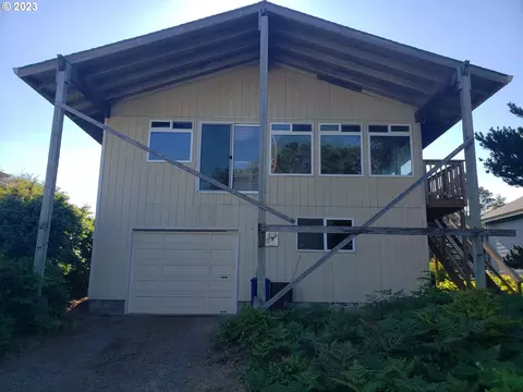 3910 Mina Pl, Depoe Bay, OR 97341