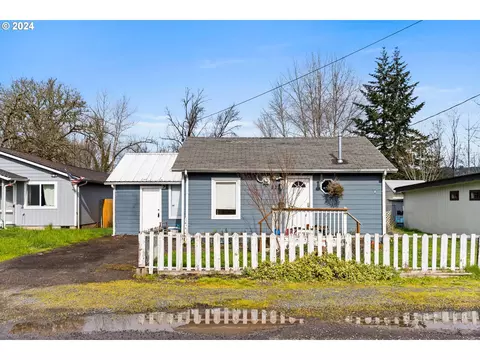 2220 Nandina St, Sweet Home, OR 97386