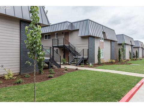1570 James St, Woodburn, OR 97071