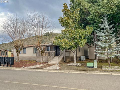 101 Fescue Ln, Roseburg, OR 97470