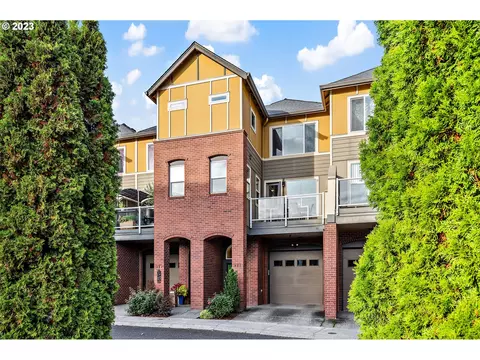 855 N Harbour Dr, Portland, OR 97217