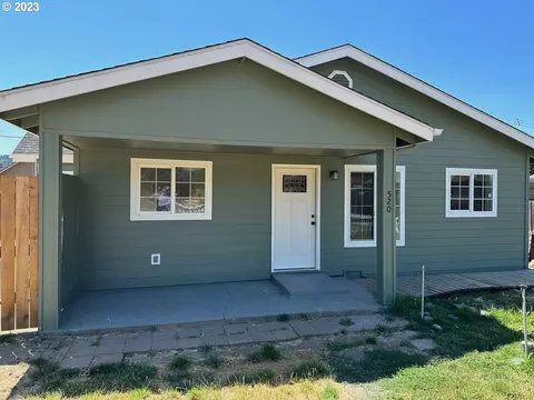 520 NE Johnson St, Myrtle Creek, OR 97457