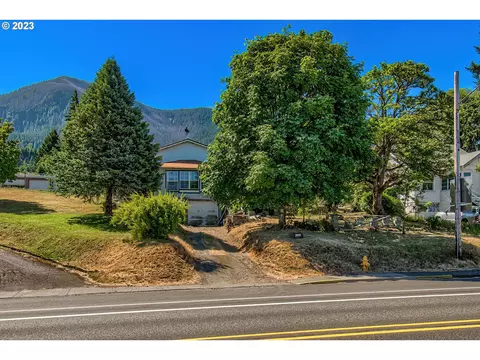 150 Wanapa St, Cascade Locks, OR 97014