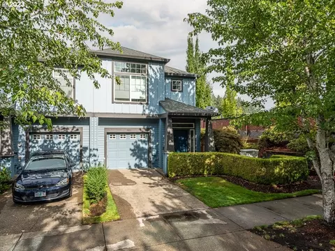 903 SE Sacha Pl, Hillsboro, OR 97123