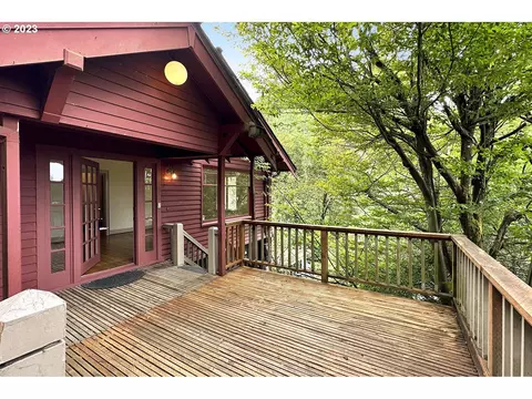 1672 SW Montgomery Dr, Portland, OR 97201