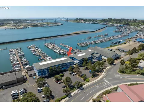890 SE Bay Blvd #119, Newport, OR 97365
