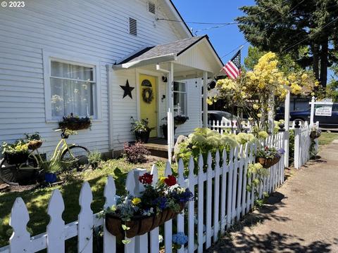606 Getchell St, Amity, OR 97101