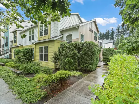 2088 NE Cadbury Ave #201, Beaverton, OR 97006