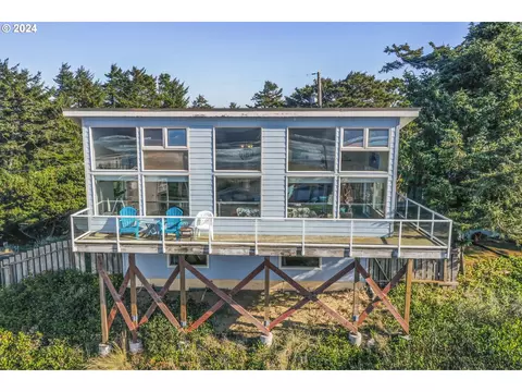 88514 3rd Ave, Florence, OR 97439