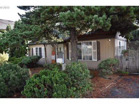 14018 SE Division St, Portland, OR 97236