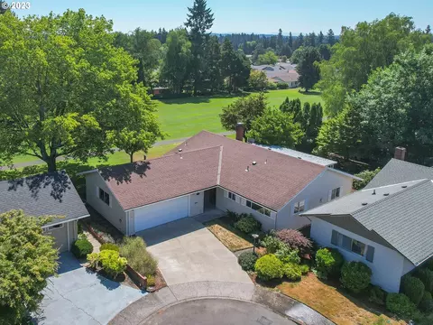 12402 SW King George Dr, King City, OR 97224