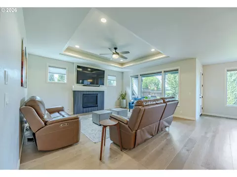 Living - 3812 Siletz St, Eugene, OR 97408 photo 1 of 5