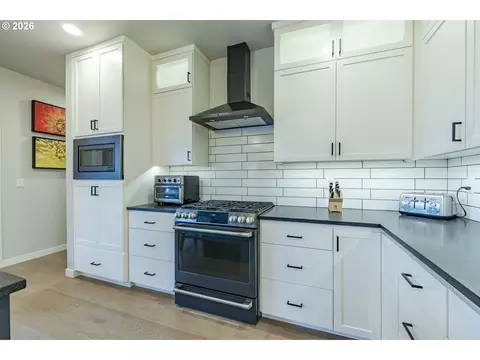 Kitchen - 3812 Siletz St, Eugene, OR 97408 photo 7 of 7