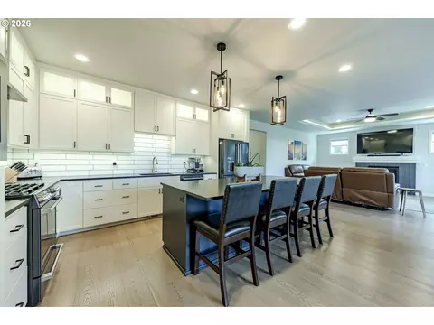 Kitchen - 3812 Siletz St, Eugene, OR 97408 photo 5 of 7