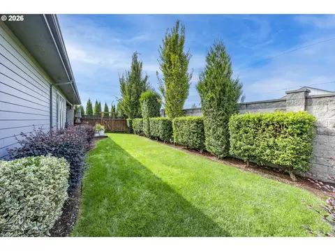 Exterior - 3812 Siletz St, Eugene, OR 97408 photo 7 of 8