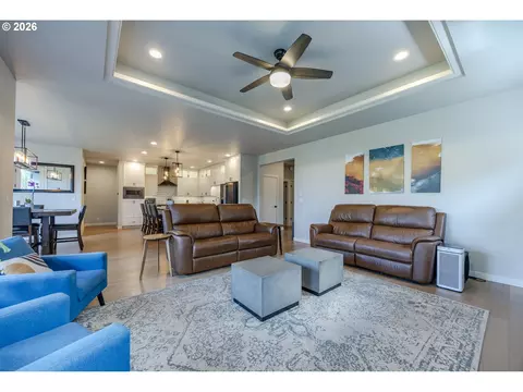 Living - 3812 Siletz St, Eugene, OR 97408 photo 4 of 5
