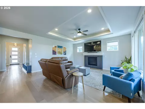 Living - 3812 Siletz St, Eugene, OR 97408 photo 3 of 5