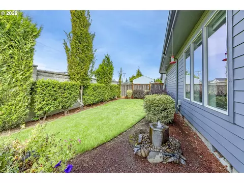 Exterior - 3812 Siletz St, Eugene, OR 97408 photo 6 of 8