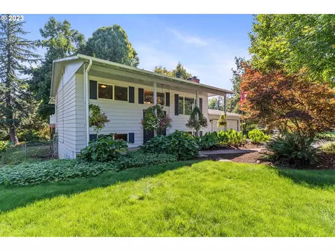 85007 Kensington Dr, Pleasant Hill, OR 97455