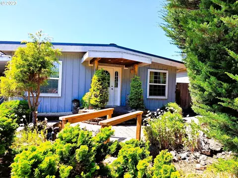 1655 N 15th St, Coos Bay, OR 97420