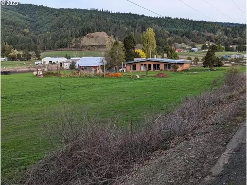 350 Deady Crossing Rd, Sutherlin, OR 97479