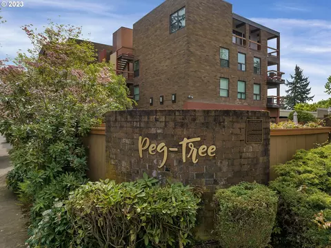 100 Leonard St #2-4, Lake Oswego, OR 97034