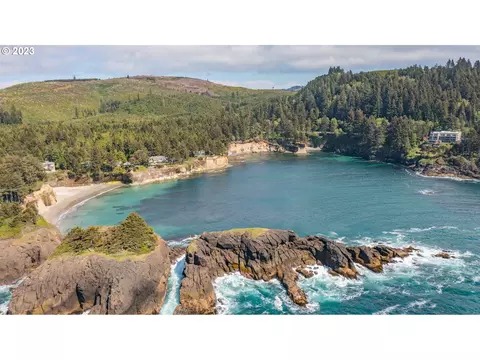 1272 SW Meadow Ln, Depoe Bay, OR 97341