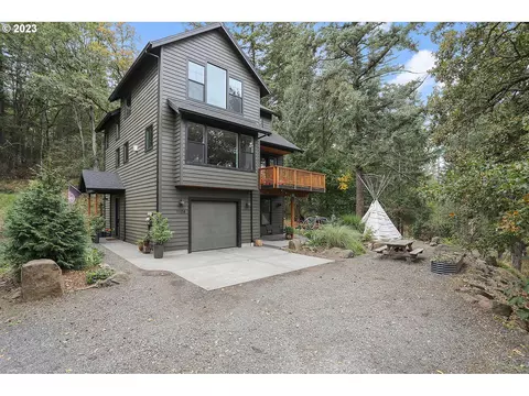 1104 4th Ave, Mosier, OR 97040