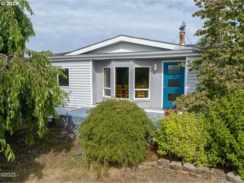 510 SE Swan Ave, Siletz, OR 97380