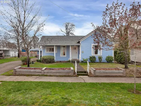 412 N Kutch St, Carlton, OR 97111