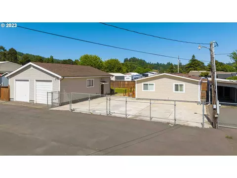 150 N 11th St, Lakeside, OR 97449