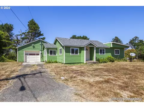 5707 NW Rhododendron St, Newport, OR 97365