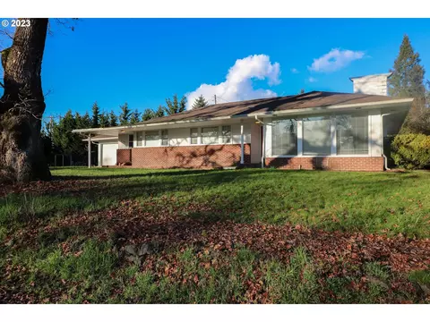 2934 Oakridge Ave, Roseburg, OR 97471